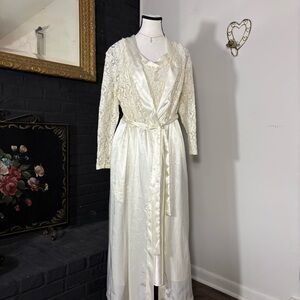 Elegant Cream Lace Robe and Gown Set